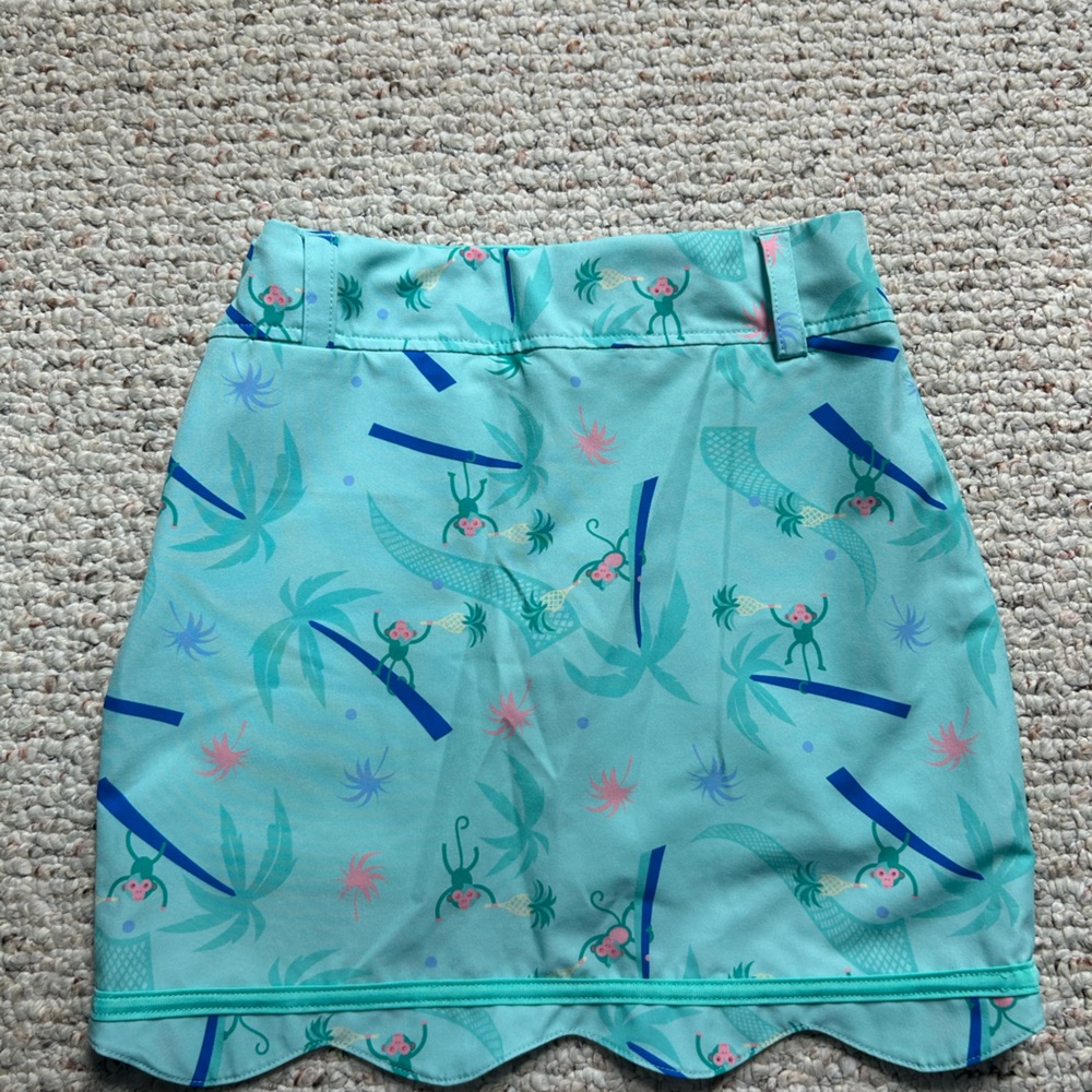 Super cute Golf teal color skort, size M, excellent condition.